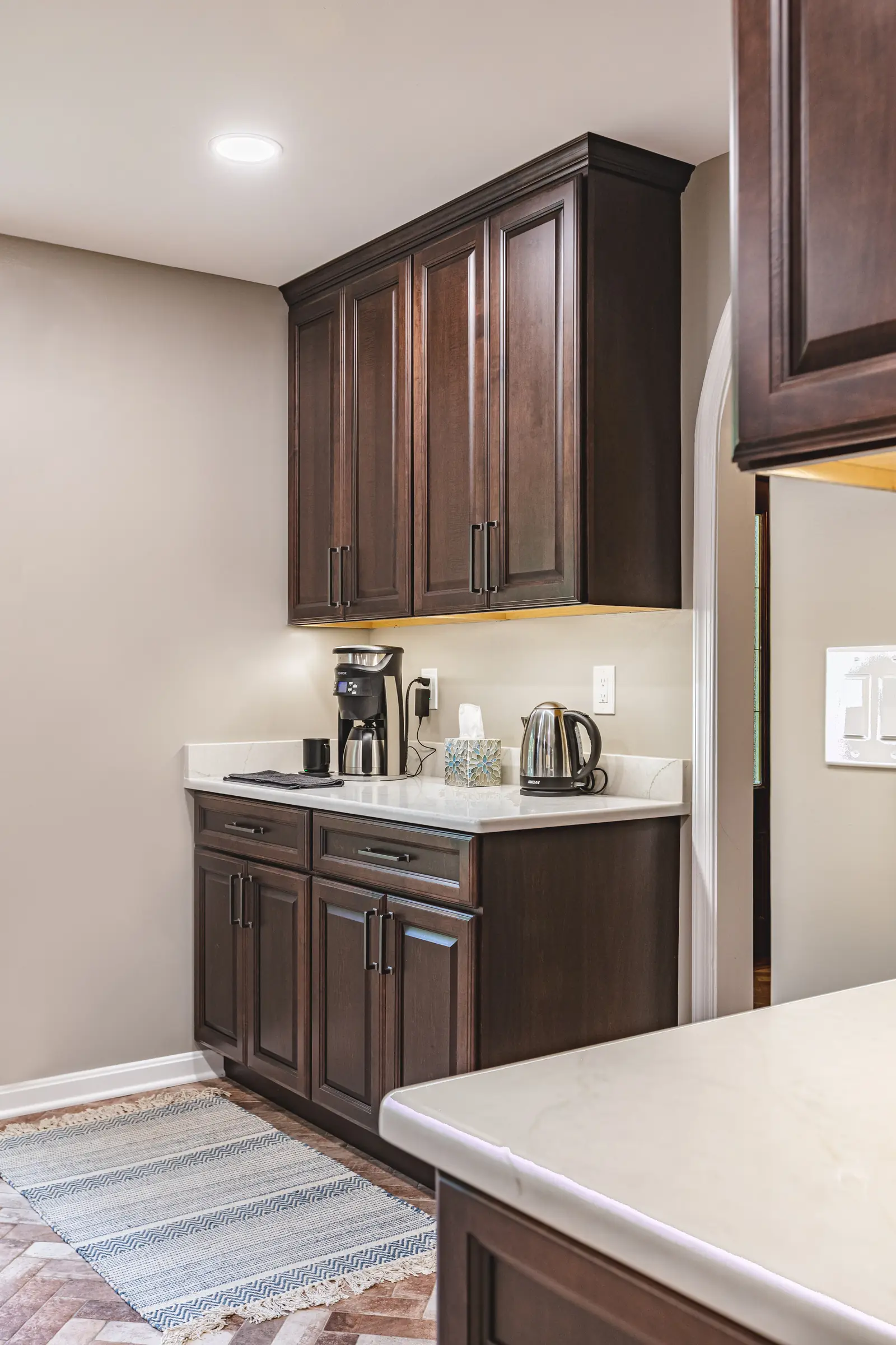 Dark Brown Kitchen Cabinets