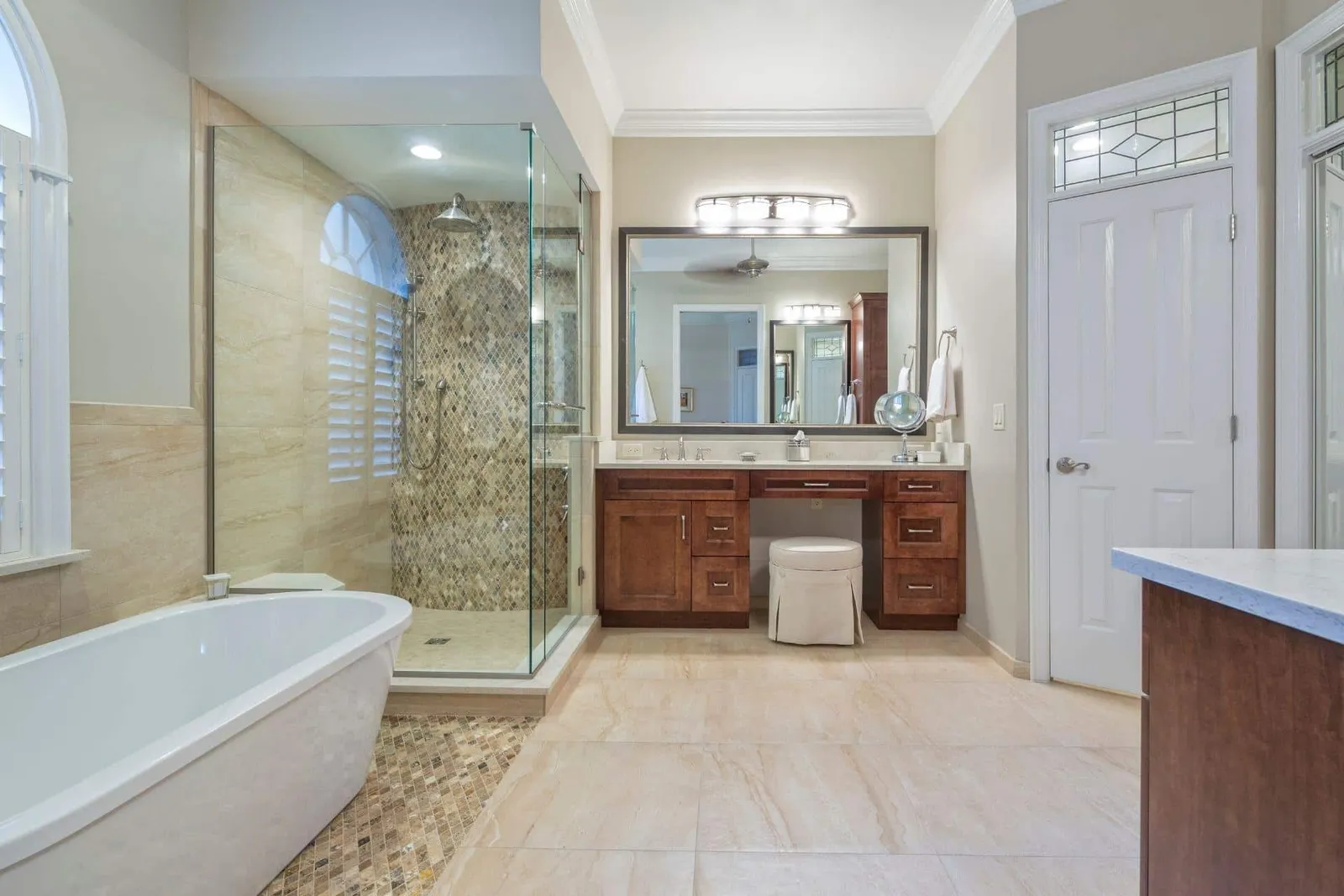 ENHANCING TOILET PRIVACY IN YOUR BATHROOM REMODEL