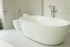 white freestanding bathtub