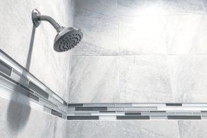 Shower with a curved shower rod