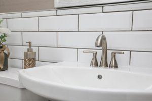 Victorian-style bathroom with pedestal sink